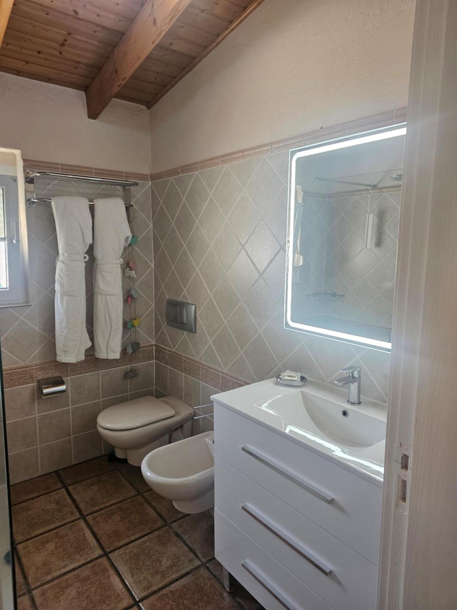 Villa Hibisco, Jacuzzi Y Vistas Al Atlantico Costa Adeje  ภายนอก รูปภาพ